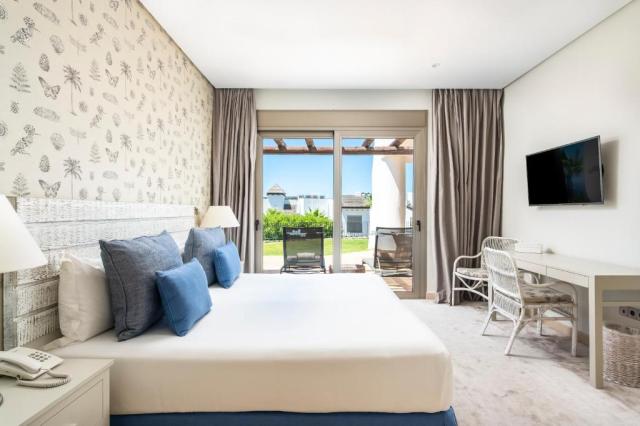 3 Bedroom Suite Partial Sea View 