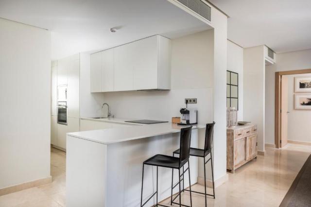 3 Bedroom Suite Partial Sea View 