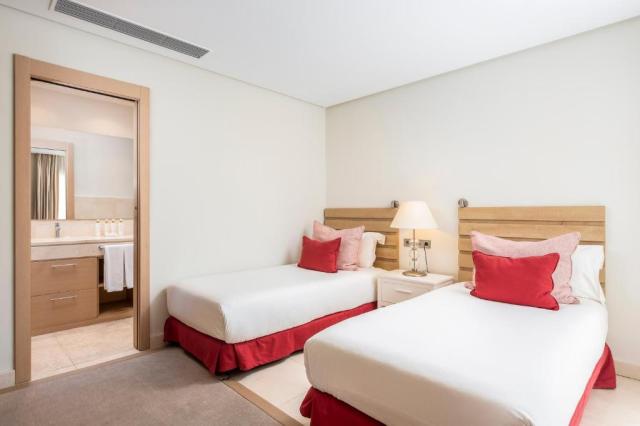 3 Bedroom Suite Partial Sea View 