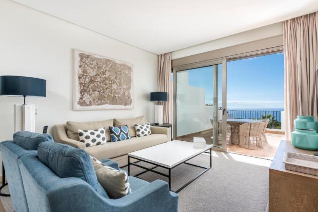 1 Bedroom Suite Partial Sea View