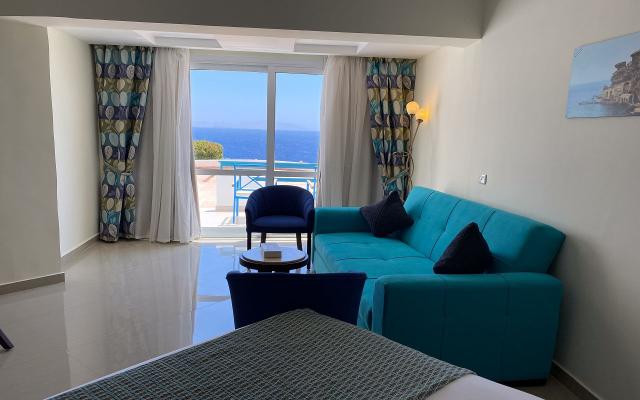 Deluxe Elegant Direct Sea View