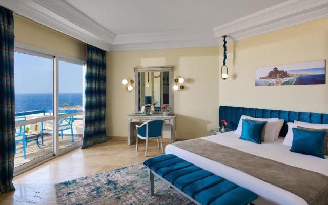 Deluxe Elegant Direct Sea View Suite