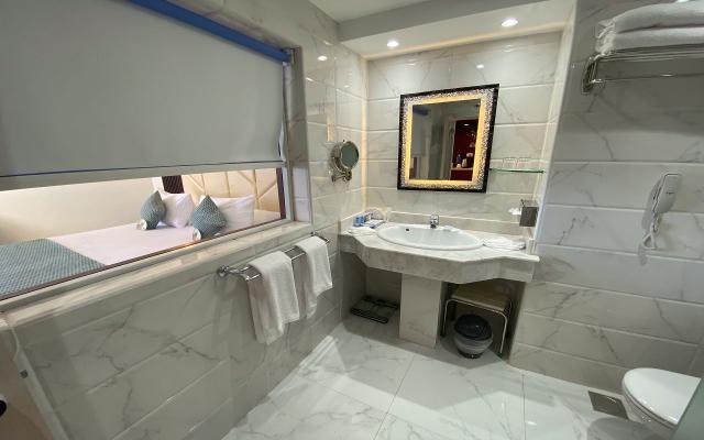 Elegant Direct Sea View