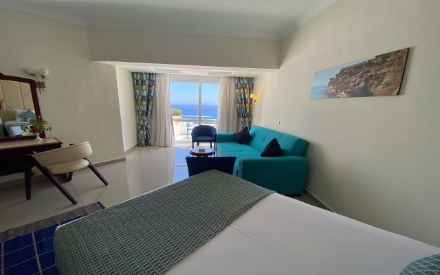 Deluxe Elegant Direct Sea View