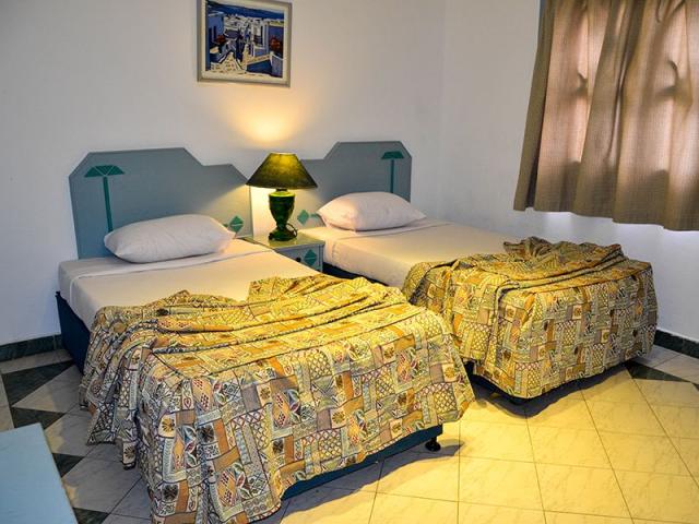 Family Room One Bed Room , living Room and kitchen.Garden View