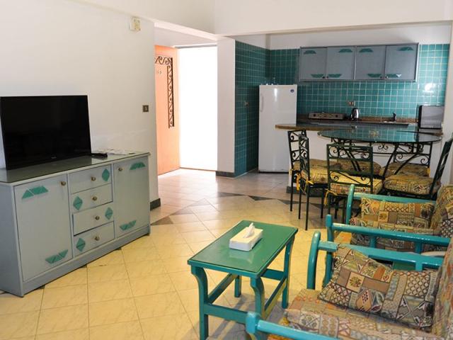 Family Room One Bed Room , living Room and kitchen.Garden View