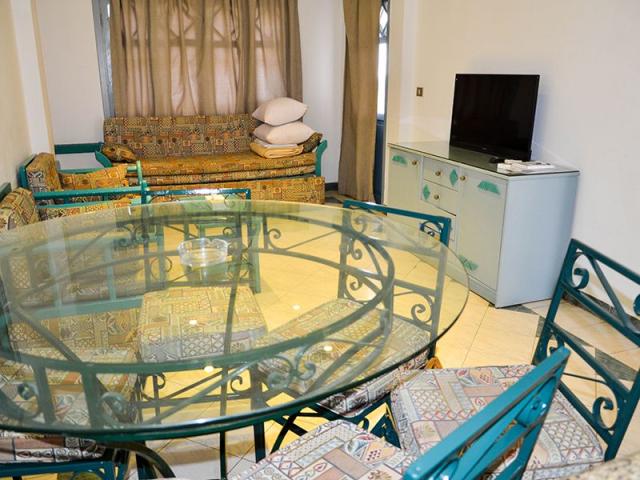 Family Room two Bed Room , living Room and kitchen.Garden View