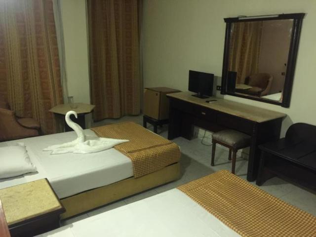 Standard Garden/Pool View Room