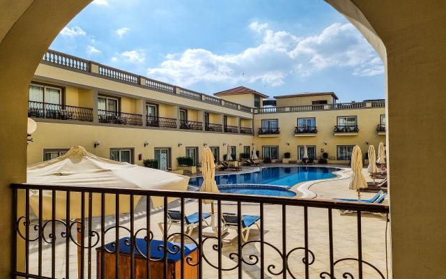 Deluxe Pool View Room 