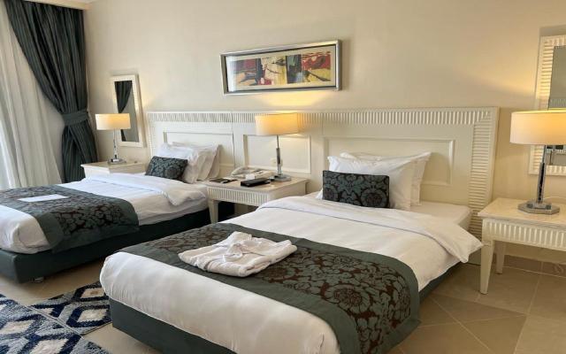 Deluxe Pool View Room 
