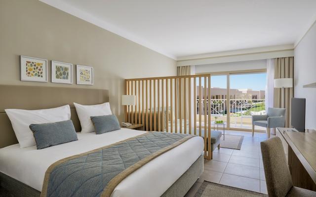 Deluxe Family Room Garden View
