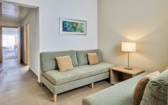 Deluxe Family Room Garden View