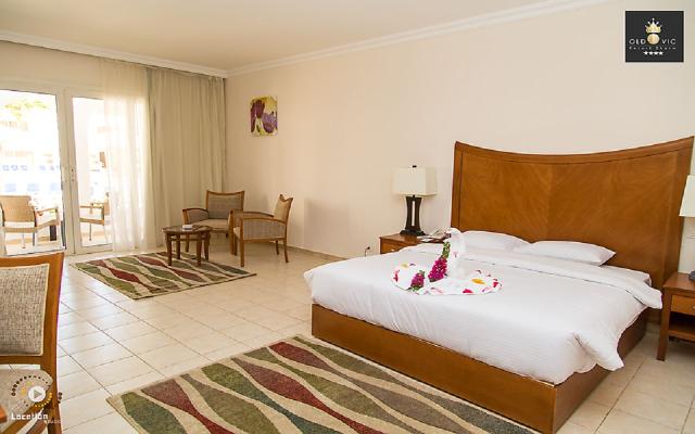 Deluxe Pool View Room