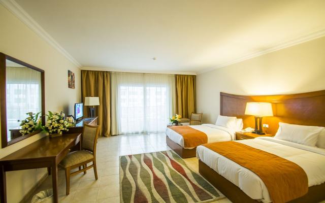 Deluxe Pool View Room
