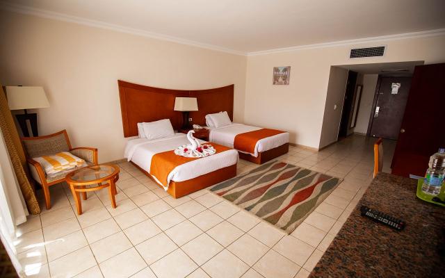 Deluxe Pool View Room