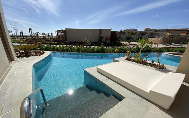 Deluxe Family Swim Up