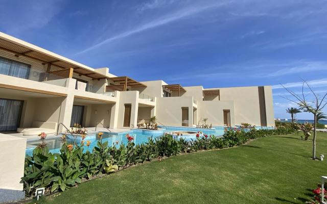 Deluxe Family Swim Up