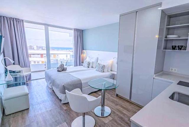 Junior Suite pool view