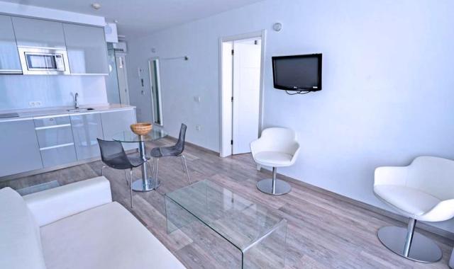Suite pool view