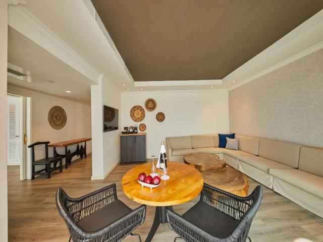 Suite Balcony or Terrace, Club, Sea View