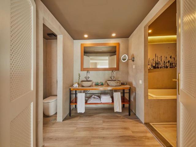 Suite Balcony or Terrace, Club, Sea View