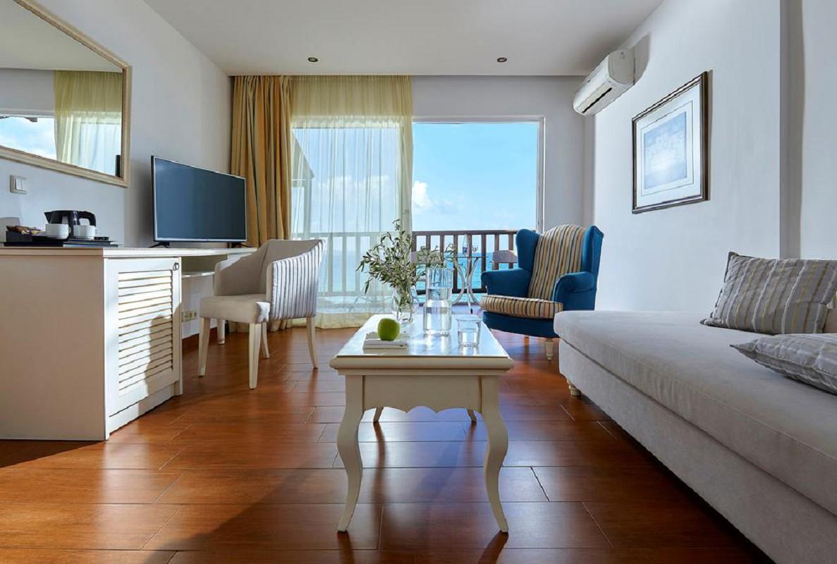 Premium Suite 2 Rooms Beach Front