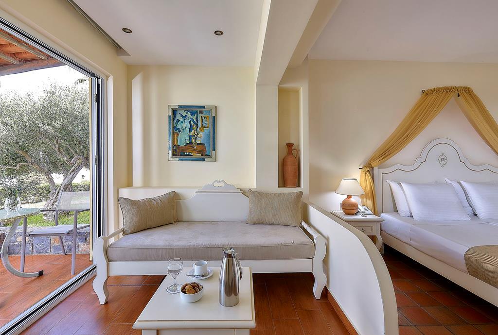 Family Room Open Plan Garden View