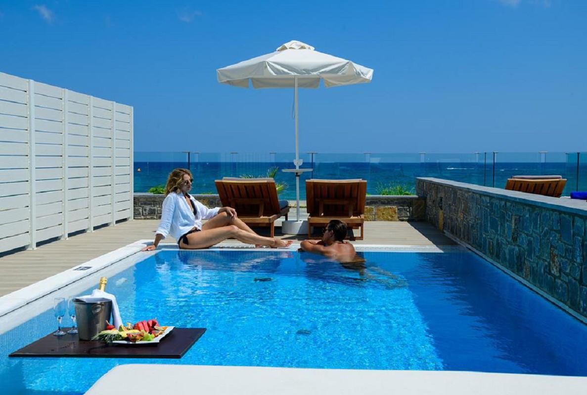 Bungalow Suite Deluxe Open Plan with Private Pool BeachFront