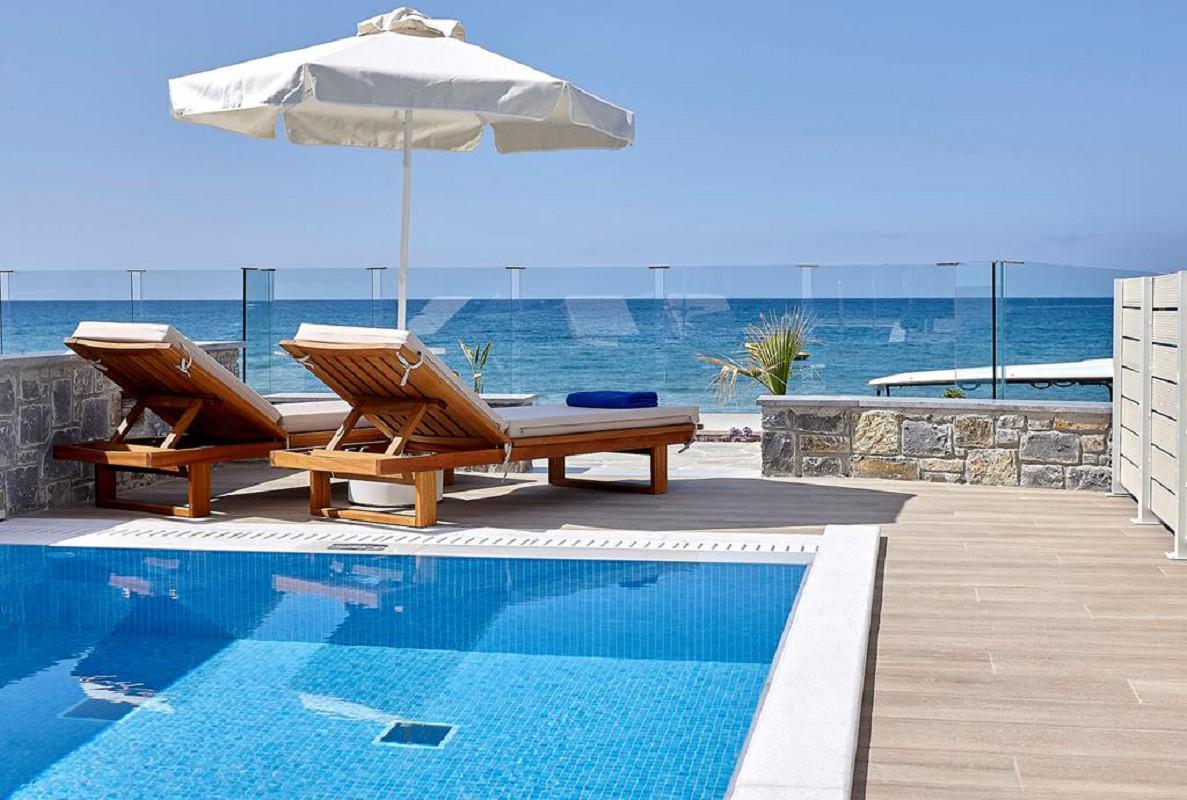 Bungalow Suite Deluxe Open Plan with Private Pool BeachFront