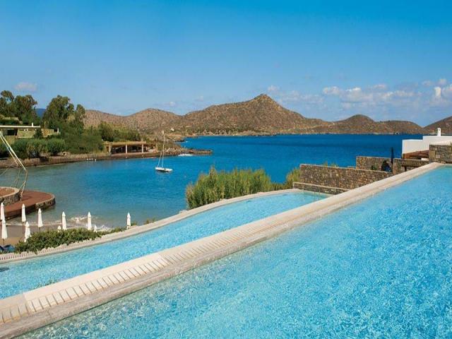 Superior Bungalow Front Sea View Sharing a Pool