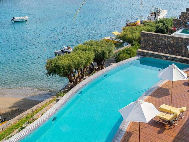 Superior Bungalow Front Sea View Sharing a Pool