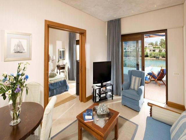 Junior Bungalow Suite Front Sea View Sharing a Pool