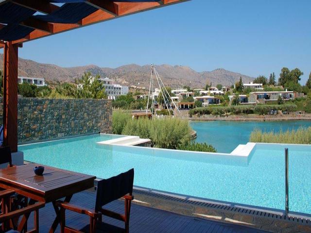 Junior Bungalow Suite Front Sea View Sharing a Pool