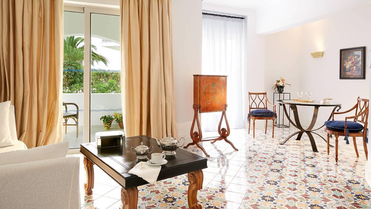 3-Bedroom Villa Private Pool & Garden