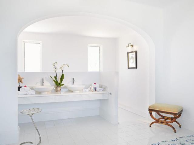 3 Bedroom Luxury Villa with Direct Access To The Beach
