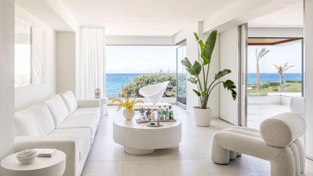 Luxury One Bedroom Suite with Frontal Sea View