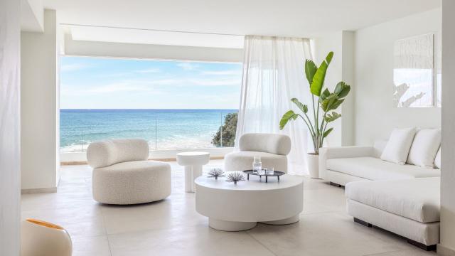 One Bedroom Grand Suite with Frontal Sea View