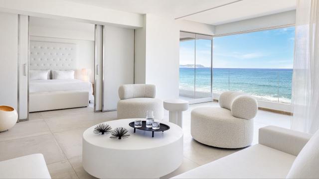 One Bedroom Grand Suite with Frontal Sea View