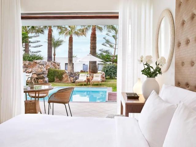Swim Up Family Suite With Garden