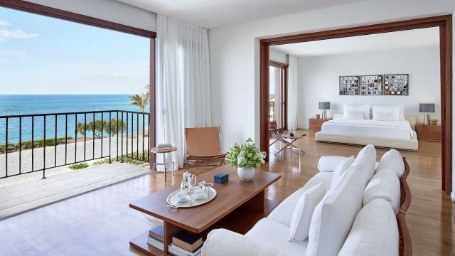 Royal Villa With Courtyard, Sea View & Private Pool