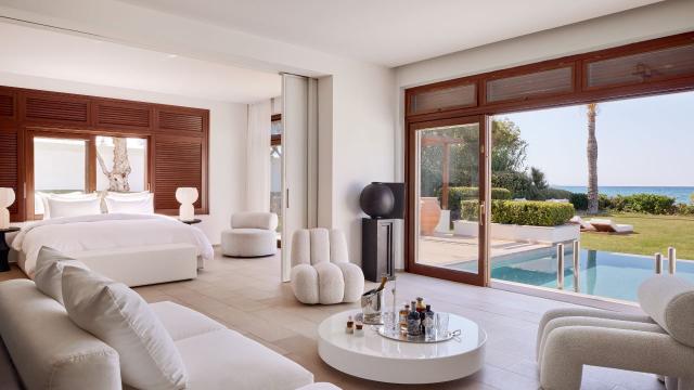 Royal Residence Sea Front With Private Pool & Extensive Garden