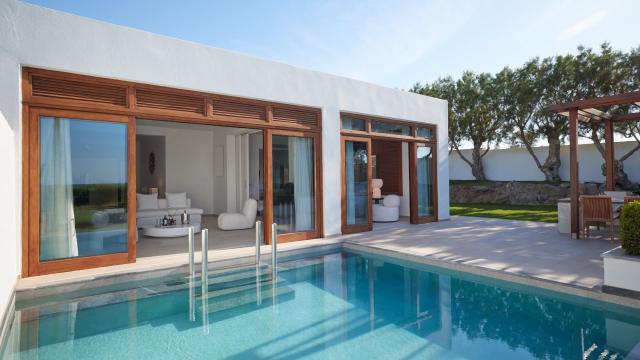 Royal Residence Sea Front With Private Pool & Extensive Garden