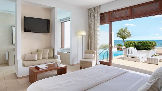 Luxury 2-Bedroom Beach Villa Sea Front With Private Pool & Gard