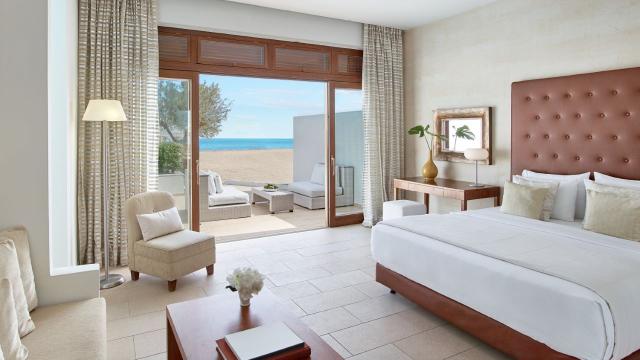 Luxury 2-Bedroom Beach Villa Sea Front With Private Pool & Gard