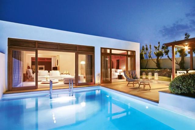 Grand Royal Residence Sea Front With Two Private Pools & Extens