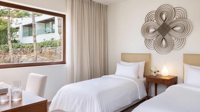 Amirandes VIP 2-Bedroom Suite With Gym & Private Pool with Sea 