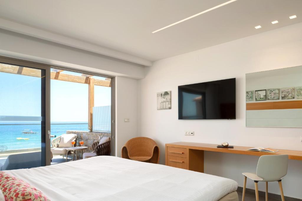 Grand 2 Bedroom Suite Beachfront Front Sea View