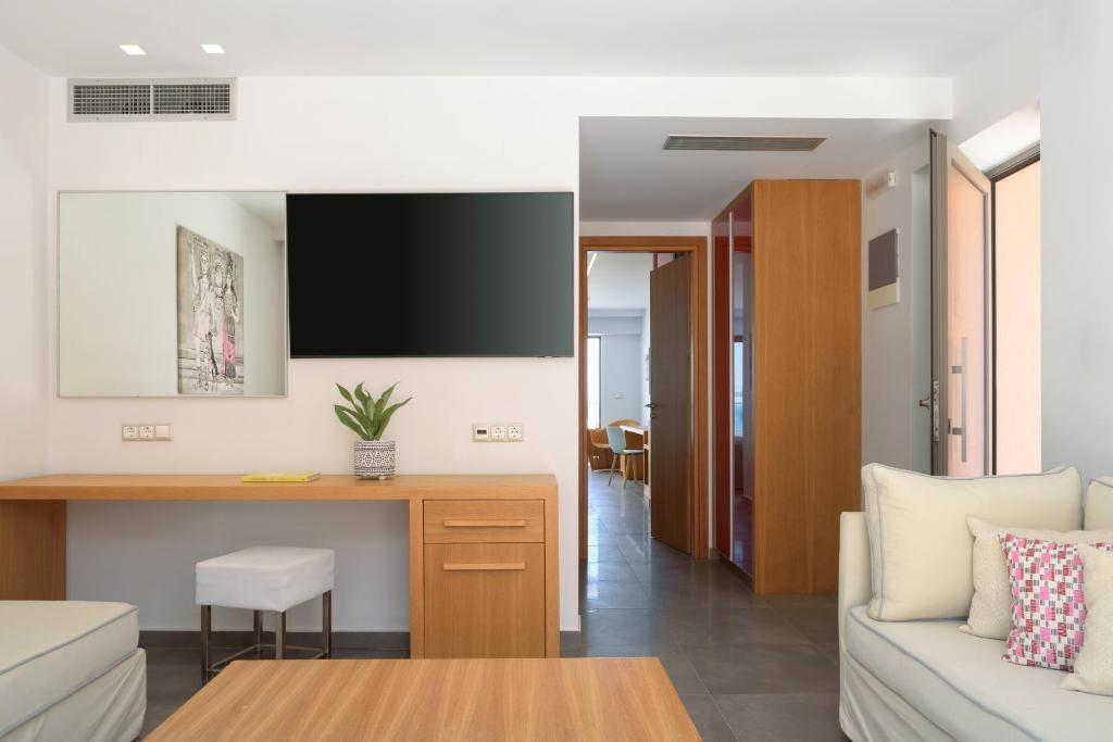 Grand 2 Bedroom Suite Beachfront Front Sea View