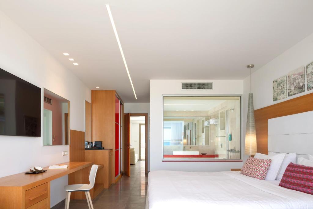 Grand 2 Bedroom Suite Beachfront Front Sea View