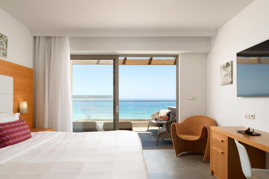 Grand 2 Bedroom Suite Beachfront Front Sea View